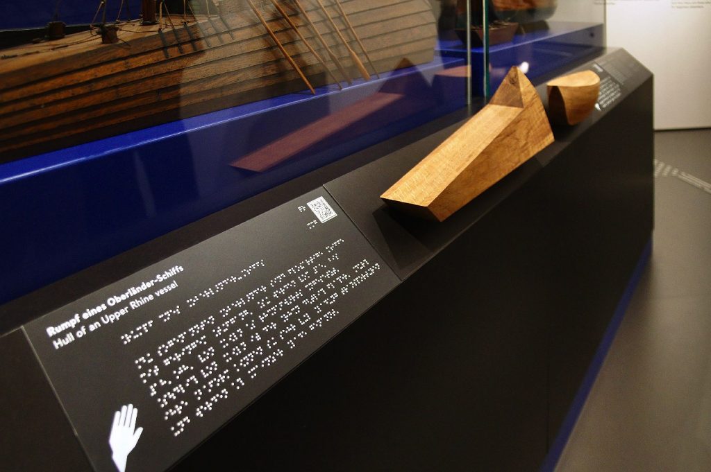 C-Text in Braille und Modell im Kölnischen Stadtmuseum