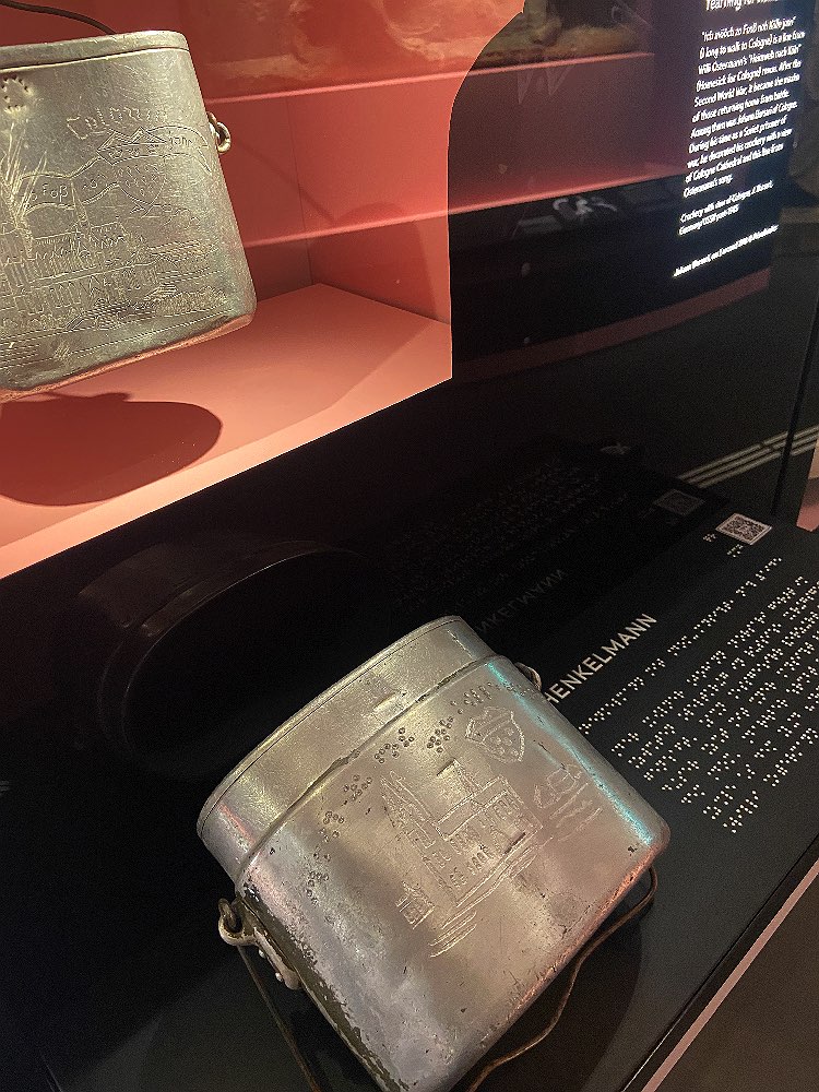 Taktile Grafik auf Exponat und mit Braillebeschriftung im Kölnischen Stadtmuseum