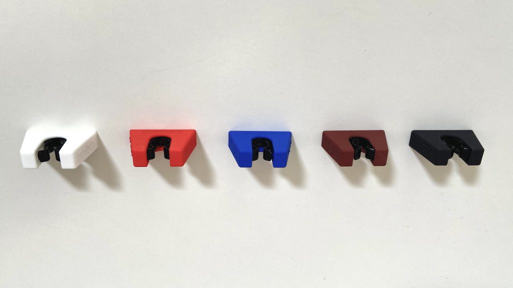 Farbalternativen weiss, rot, blau, braun und schwarz für die Blindenstockhalterung